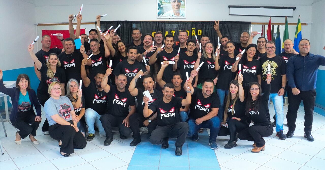 Equipe de cliente da Camisetas Paraná vestindo uniforme personalizado