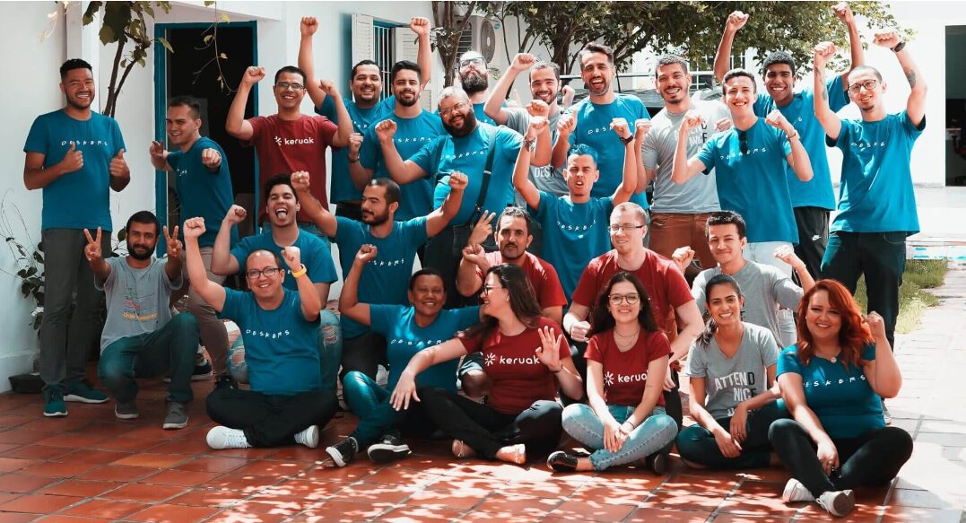 Equipe de cliente da Camisetas Paraná vestindo uniforme personalizado