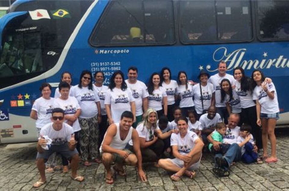 Equipe de cliente da Camisetas Paraná vestindo uniforme personalizado